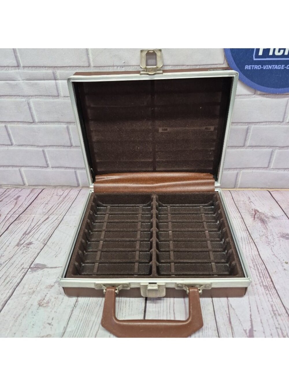 Vintage‎ Cassette Tape Case Holds 16 Brown Leather Faux